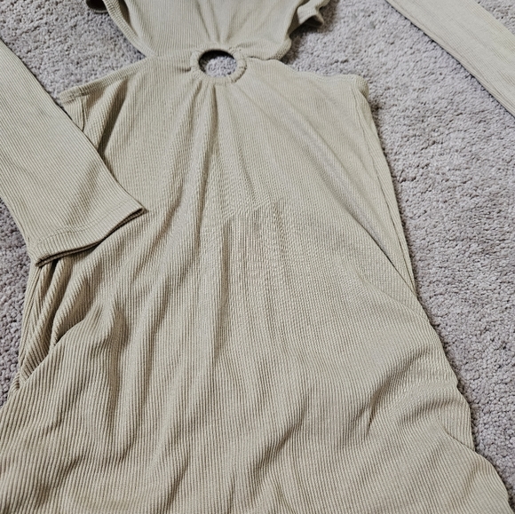 Ribbed mini dress - Picture 4 of 6